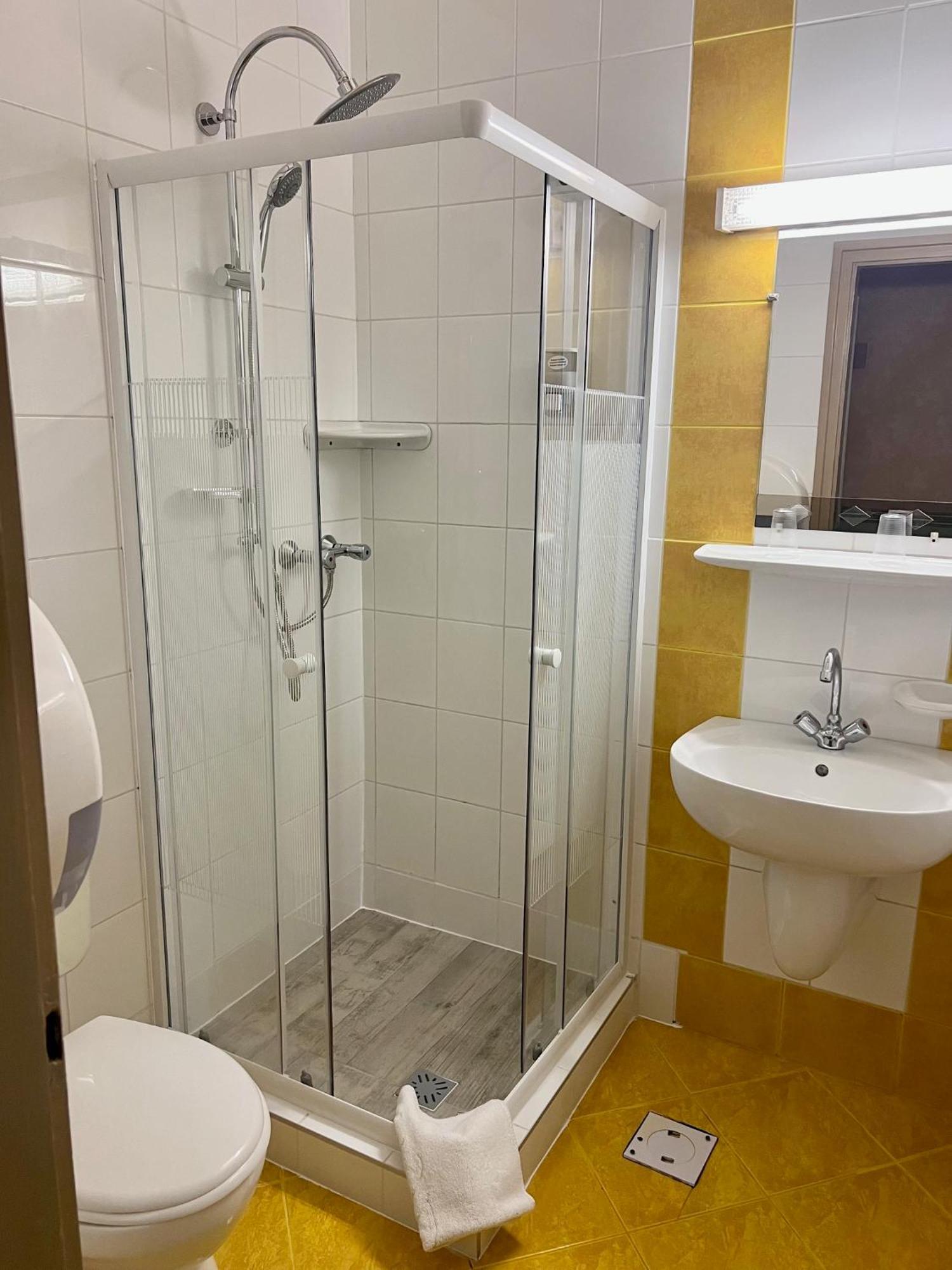 Piknik Wellness Hotel Шиофок Экстерьер фото