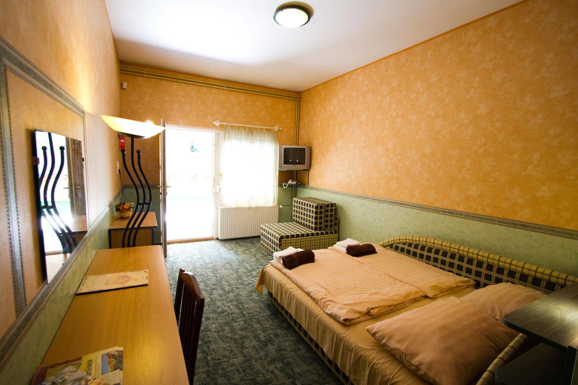 Piknik Wellness Hotel Шиофок Экстерьер фото