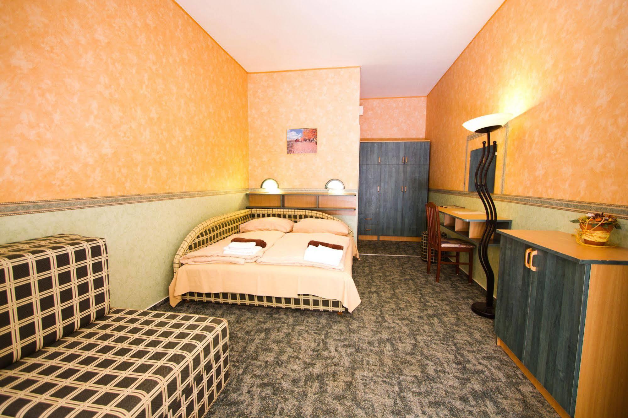 Piknik Wellness Hotel Шиофок Экстерьер фото